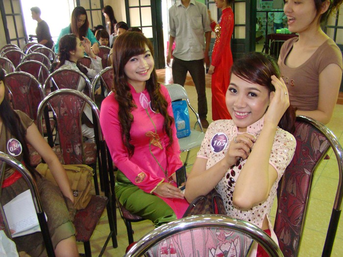 Nằm trong khuôn khổ cuộc thi tìm kiếm gương mặt sinh viên an hiểu về du lịch Hà Nội, sáng 21 - 4, tại quảng trường ĐH Dân lập Phương Đông đã diễn ra vòng thi Hùng biện.